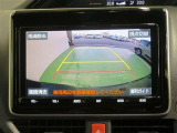 車両後方の映像を映すバックモニター。進路を確認しながら安全に車庫入れできます。