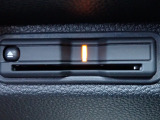 ■【ETC車載器】が装備されています。セットアップをしてお渡しとなり、ETCカードを差し込むだけで高速道路の利用が可能です。