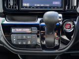 【 オートエアコン 】車内温度を感知して自動で温度調整をしてくれるのでいつでも快適な車内空間を創り上げます!//