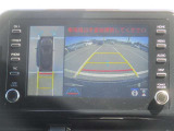 パノラミックビューモニター&バックモニター♪車両の前後左右に搭載した4つのカメラの映像を合成し、車を真上から見ているような映像を表示♪