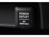 12V電源ソケットから、携帯の充電なども可能です。