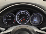 【メーターまわり】ドライバーから見やすい位置にあって安全運転に寄与します。マルチインフォメーションディスプレイでは、クルマに関するたくさんの情報を確認可能。