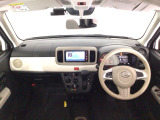 【前方視界】開放的な前方視界!運転がしやすく疲れにくいです♪窓が大きく、見通しがとっても良いおクルマですよ♪