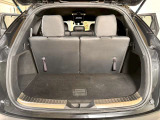 荷物を持っている時や、高い位置にあるバックドアを閉める際にボタン一つで簡単に閉める事が出来る便利な機能です。