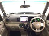 【前方視界】開放的な前方視界!運転がしやすく疲れにくいです♪窓が大きく、見通しがとっても良いおクルマですよ♪