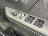 【電動格納ミラー】サイドミラーは電動格納式となっており、狭い駐車場でもキズがつくリスクを抑えられます。