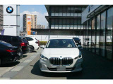 BMWの代名詞の【キドニーグリル】グリルが腎臓のように見えるので【キドニー】と呼ばれるようになりました。一目見ただけでBMWであると認識できる確固たるアイコンとして存在感を放ちます。