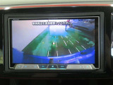 車両後方の映像を映すバックモニター。進路を確認しながら安全に車庫入れできます。