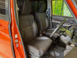 運転席シート廻りは使用感も少なく、良好な状態となっています。前オーナー様が丁寧に使っていたことがよくわかりますね。