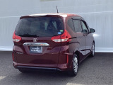 プライバシーガラスが装備されています。外を見るときには気にならずに、後方車両からは車内が見えにくい設計になっております。