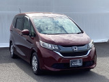 スライドドアなら狭い駐車場でもドアをぶつける心配がありません。ステップが低く乗り降りもしやすいです。【両側パワースライドドア】です。リモコンや運転席のスイッチ操作で楽々自動開閉。