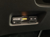 ハンドルの左下にETCがついています。高速道路の料金所の通過も楽々です。 カードの取り出しもしやすい場所についています。