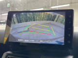 【バックカメラ】駐車時に後方がリアルタイム映像で確認できます。大型商業施設や立体駐車場での駐車時や、夜間のバック時に大活躍!運転スキルに関わらず、今や必須となった装備のひとつです!