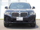 BMWと言えば特徴的なキドニーグリル。ダイナミックなフロントマスクを演出します。