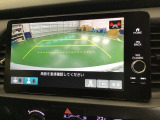 ガイドライン付きバックモニターで車庫入れも安心。知らない道でも安心して楽しくお出かけができます
