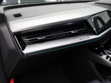 Audi正規ディーラーが高品質をお約束。高度な訓練・教育を受けたAudi専任メカニックが、100項目にもおよぶ精密な点検を実施。すべてクリアしたAudi車だけ、あなたのお手元に届けられるのです