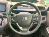 インテリアに合わせたデザインのステアリングは、運転される方のことも考え、運転しやすい形状、大きさです。是非一度、実際に触ってお確かめください。