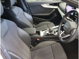 Audi正規ディーラーが高品質をお約束。高度な訓練・教育を受けたAudi専任メカニックが、100項目にもおよぶ精密な点検を実施。すべてクリアしたAudi車だけ、あなたのお手元に届けられるのです