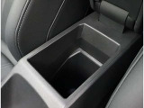 Audi正規ディーラーが高品質をお約束。高度な訓練・教育を受けたAudi専任メカニックが、100項目にもおよぶ精密な点検を実施。すべてクリアしたAudi車だけ、あなたのお手元に届けられるのです
