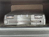 【ETC】有料道路を利用する際に料金所で停止することなく通過できる、ETC車載器(ノンストップ自動料金収受システム機器)が装備されています。セットアップを行うことで利用可能になります。