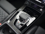 Audi正規ディーラーが高品質をお約束。高度な訓練・教育を受けたAudi専任メカニックが、100項目にもおよぶ精密な点検を実施。すべてクリアしたAudi車だけ、あなたのお手元に届けられるのです