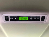 【リアオートエアコン】広い後部座席には必須の機能!風量や温度を自動で調整し前席と同様な車内環境にしてくれるリアオートエアコンを装備。夏の暑さも冬の寒さもストレスなく快適にお過ごしいただけます♪