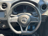 インテリアに合わせたデザインのステアリングは、運転される方のことも考え、運転しやすい形状、大きさです。是非一度、実際に触ってお確かめください。