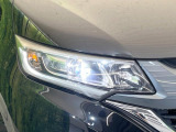 【LEDヘッドライト】悪天候や夜間走行時も良好な視界を確保し安心して運転できる高輝度LEDヘッドライトを装備!点灯速度が早く、消費電力も抑えられています。