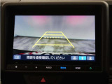 バックカメラ搭載です!車庫入れが苦手な人はもちろん、車両感覚に自信がある人にもお勧めです!見えない箇所が見えるようになるので、低い障害物や隠れてしまっている子供の存在等にも気付く事が出来ます。