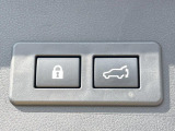 【パワーバックドア】スマートキーや運転席のボタンを押すだけでリアゲートが自動で開閉します!荷物を持っている時や、高い位置にあるバックドアを閉める際に便利な機能です♪