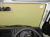 ドライバー目線で、使いやすく安全操作性と良好な視界を実現した運転席です。