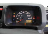 見やすいメーターで安全運転。