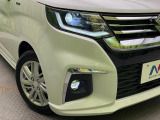 【LEDヘッドライト】悪天候や夜間走行時も良好な視界を確保し安心して運転できる高輝度LEDヘッドライトを装備!点灯速度が早く、消費電力も抑えられています。