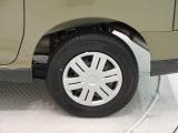 たとえばダイハツのお店にある、たくさんのスマアシ搭載車は、正常に作動する事をしっかり確認します。