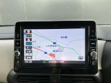 日産オリジナルナビゲーション(MM319D-L)装着車♪インパネにマッチするデザインに加え、9インチの大画面なので地図が大きく見え、操作性を高めます☆