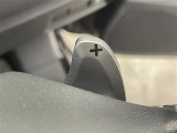 【パドルシフト(AT車)】MT車と同じように好きなギアで走ることができます!ステアリングから手を離さずに指先だけでシフト操作ができ、よりスポーティな走りをお楽しみいただけます。