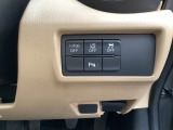 安全装置のスイッチは運転席パネル右下に集約されています。任意で切り替え可能なため状況に合わせてお使いください。