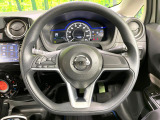 インテリアに合わせたデザインのステアリングは、運転される方のことも考え、運転しやすい形状、大きさです。是非一度、実際に触ってお確かめください。