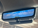 【デジタルインナーミラー】後席の大きな荷物や同乗者で後方が確認しづらい時でも安心!カメラが撮影した車両後方の映像をルームミラー内に表示。クリアな視界で状況の確認が可能です!