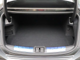 Audi正規ディーラーが高品質をお約束。高度な訓練・教育を受けたAudi専任メカニックが、100項目にもおよぶ精密な点検を実施いたします。すべてをクリアしたAudi車だけが、あなたのお手元に届けられるのです。