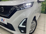 【LEDヘッドライト】悪天候や夜間走行時も良好な視界を確保し安心して運転できる高輝度LEDヘッドライトを装備!点灯速度が早く、消費電力も抑えられています。