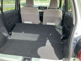 軽自動車ですが、リアシートアレンジで段ボール等の大きな荷物も積み込み可能です!