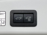 【パワーバックドア】スマートキーや運転席のボタンを押すだけでリアゲートが自動で開閉します!荷物を持っている時や、高い位置にあるバックドアを閉める際に便利な機能です♪