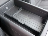Audi正規ディーラーが高品質をお約束。高度な訓練・教育を受けたAudi専任メカニックが、100項目にもおよぶ精密な点検を実施いたします。すべてをクリアしたAudi車だけが、あなたのお手元に届けられるのです。