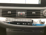 オートエアコンは温度を設定するだけで、自動で風量などを設定してくれます。運転しながら操作も必要ないので、安全性も向上します。