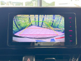 【バックカメラ】駐車時に後方がリアルタイム映像で確認できます。大型商業施設や立体駐車場での駐車時や、夜間のバック時に大活躍!運転スキルに関わらず、今や必須となった装備のひとつです!