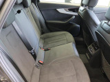 Audi正規ディーラーが高品質をお約束。高度な訓練・教育を受けたAudi専任メカニックが、100項目にもおよぶ精密な点検を実施。すべてクリアしたAudi車だけ、あなたのお手元に届けられるのです