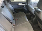 Audi正規ディーラーが高品質をお約束。高度な訓練・教育を受けたAudi専任メカニックが、100項目にもおよぶ精密な点検を実施。すべてクリアしたAudi車だけ、あなたのお手元に届けられるのです
