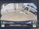 【バックモニター】後ろのカメラの映像をモニターに映し出すことができます!後方の見えない死角や、障害物との距離感をしっかり確認することができます!駐車が苦手な方におすすめです。