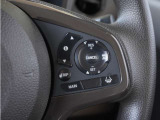 【アダプティブクルーズコントロール】予め設定した車速内でクルマが自動的に加減速。前走車との適切な車間距離を維持しながら追従走行します。【LKAS】車線維持支援システムでステアリング操作を支援。